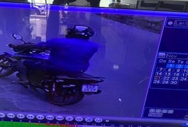 Criminoso tranca funcionárias de loja em banheiro e rouba objetos do estabelecimento, em Arapiraca