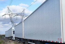 Motoristas são feitos reféns e têm carretas bi-trem roubadas em assalto próximo ao Posto Fiscal de Delmiro Gouveia