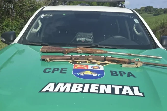 PM apreende duas armas de fogo durante fiscalização ambiental em Porto Calvo