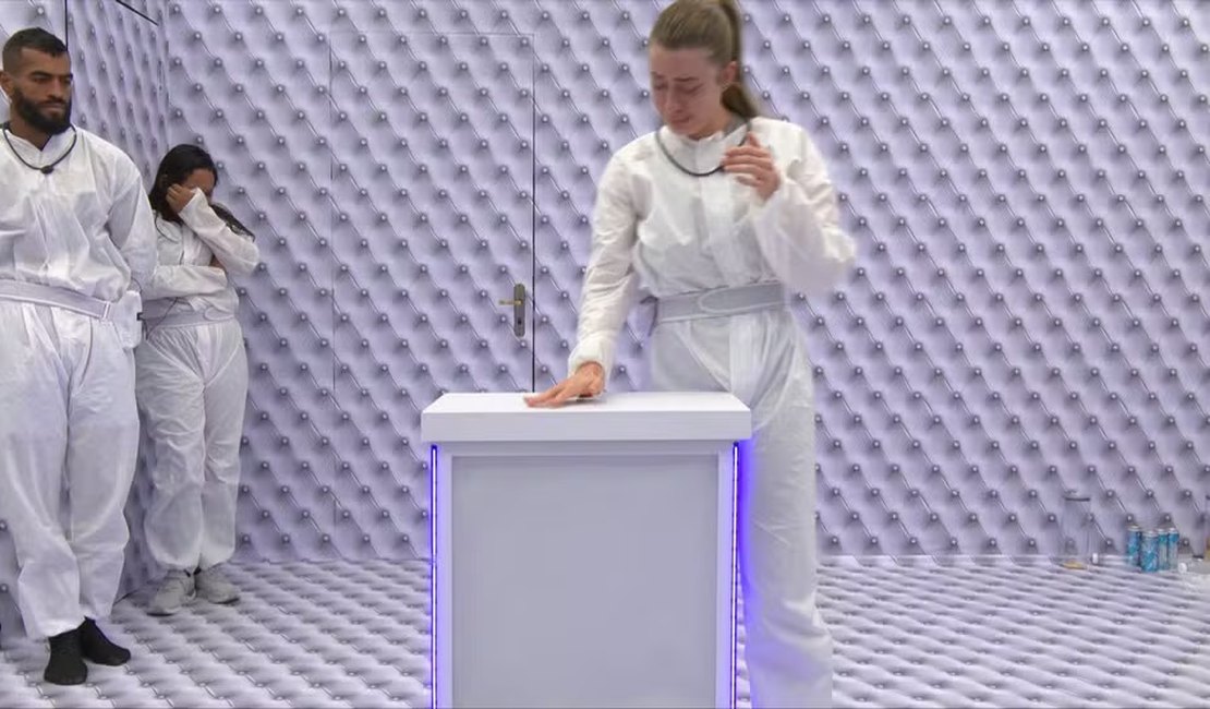 Elisa aperta o botão vermelho do Quarto Branco do BBB 26 e desiste da disputa