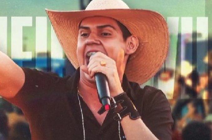 Cantor arapiraquense ﻿﻿Willy Vaqueiro celebra conquista do primeiro ônibus e o anuncia nova fase na carreira