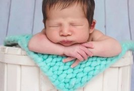 Filho de Pyong Lee encanta a web em ensaio newborn