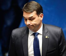 Flávio Bolsonaro financiou prédios da milícia no Rio, diz site