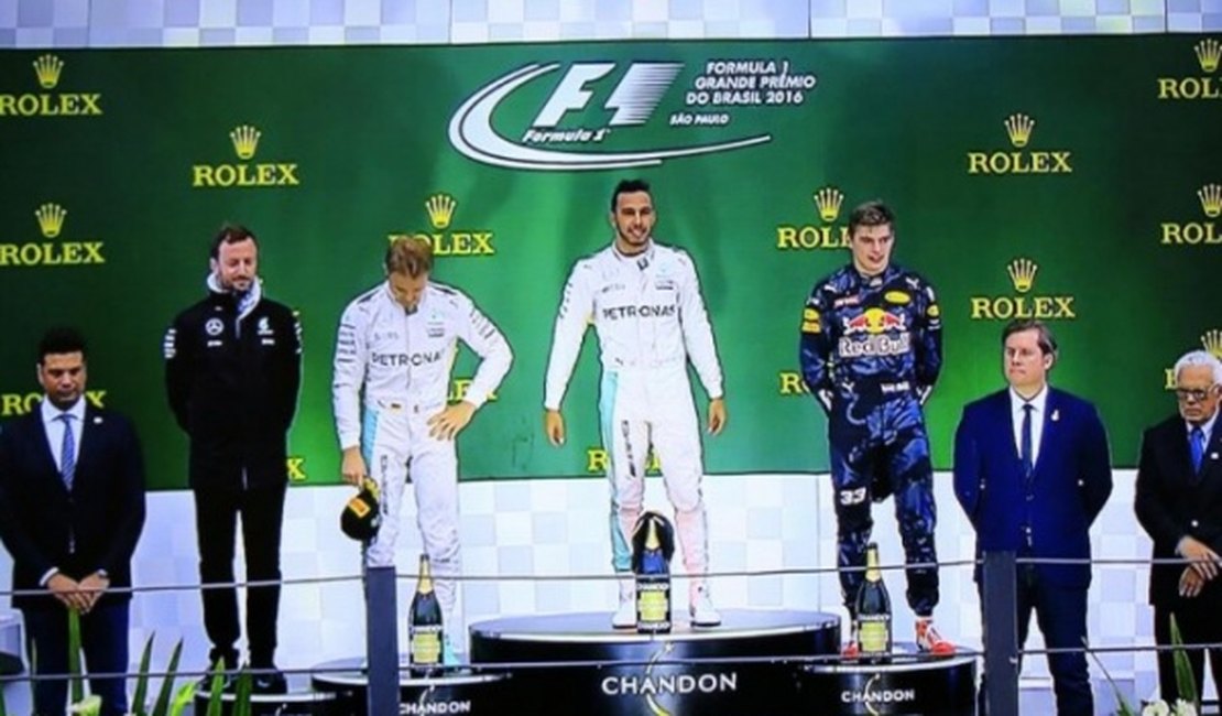 Ministro do Turismo, Marx Beltrão participa de entrega de prêmio no GP de Interlagos