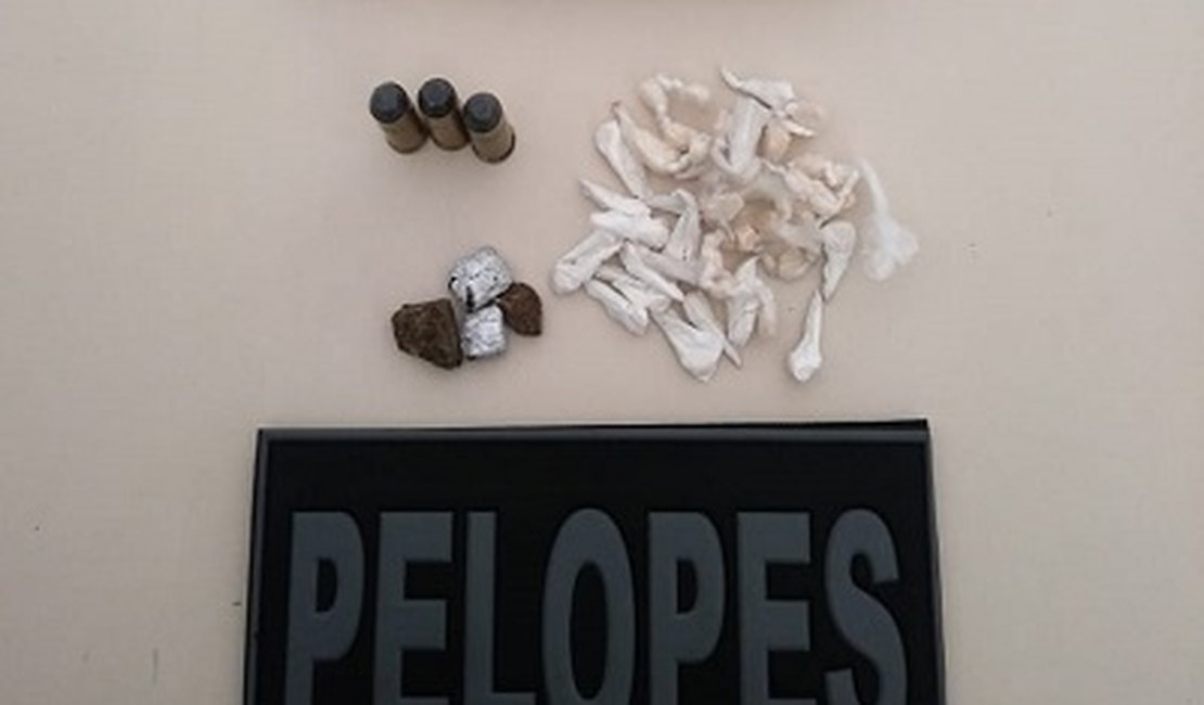 PM prende indivíduo por tráfico de drogas e apreende entorpecentes em Penedo