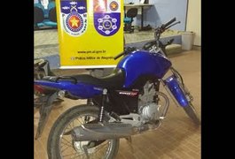 PM recupera moto roubada dentro de residência, em Arapiraca
