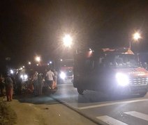 Motociclista fica ferido ao ser atingido por carro em frente a residencial, em Arapiraca