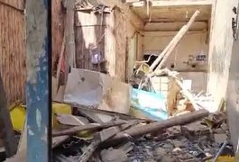 Teto de bar desaba e pessoas ficam soterradas, em Salvador