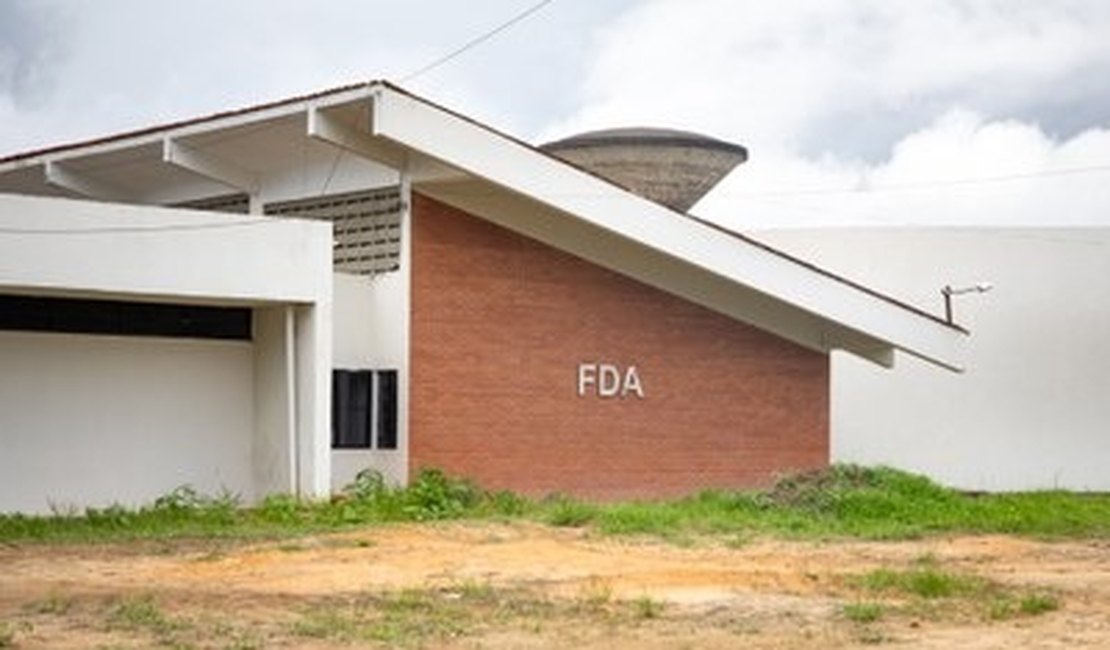 Ataques de cães causam suspensão de aulas presenciais na Faculdade de Direito da Ufal, em Maceió
