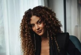 Atriz de 'Três Graças' revela gastos de R$ 100 mil em cirurgia de redesignação de gênero