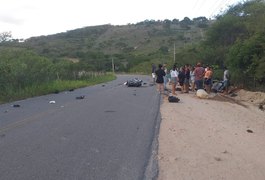 VÍDEO. Colisão entre carro que puxava reboque com moto aquática e motocicleta deixa um homem morto, em Traipu
