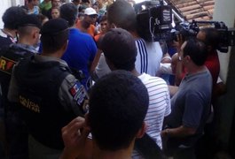 Secretário mobiliza polícia e vai à Grota do Moreira conversar com população