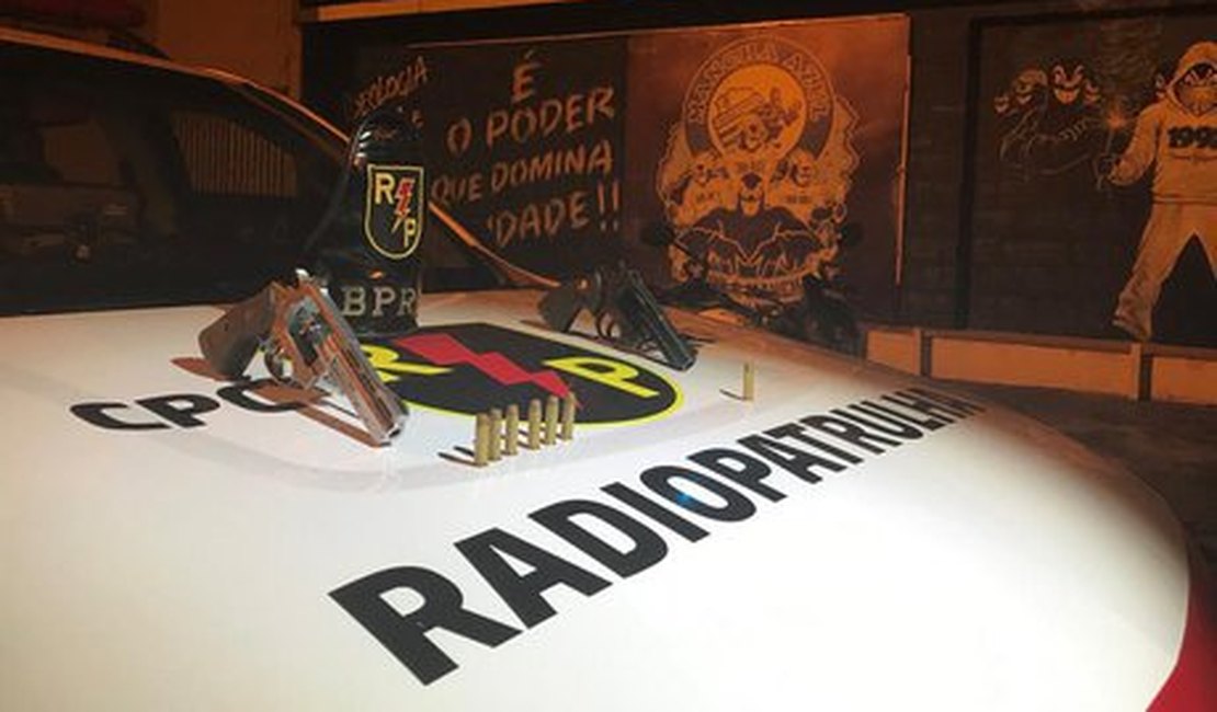 Polícia apreende armas na sede da Mancha Azul