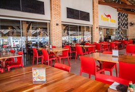 Parte do teto de restaurante cai e deixa turista mineiro ferido, em Maceió