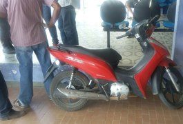 RP recupera motocicleta roubada e captura assaltantes em Arapiraca