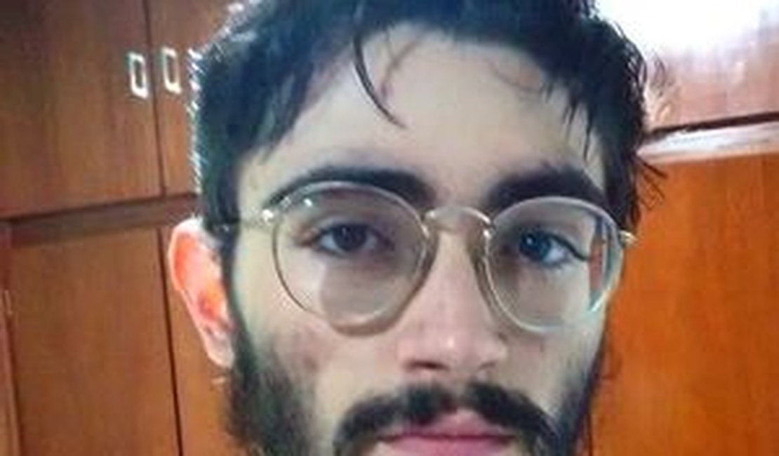 Promotor pede desculpa por chamar estudante morto por pai de 'vagabundo'