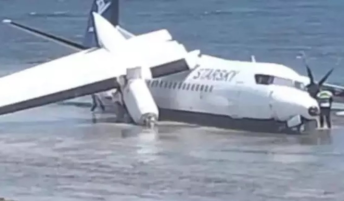 Avião com 55 pessoas faz pouso de emergência no mar na Somália