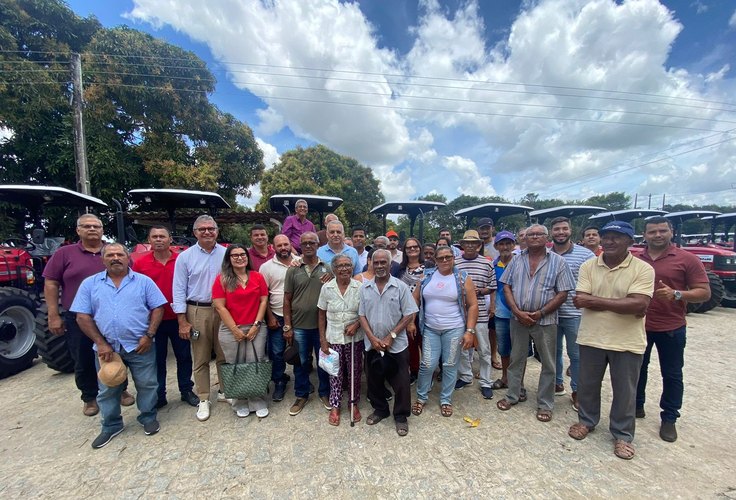 Alfredo Gaspar entrega 11 tratores para fortalecer a agricultura familiar em Alagoas, com emenda de mais de R$ 1,4 milhão