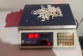 PM apreende 171 pedras de crack e maconha com passageiros de veículo por aplicativo em Arapiraca