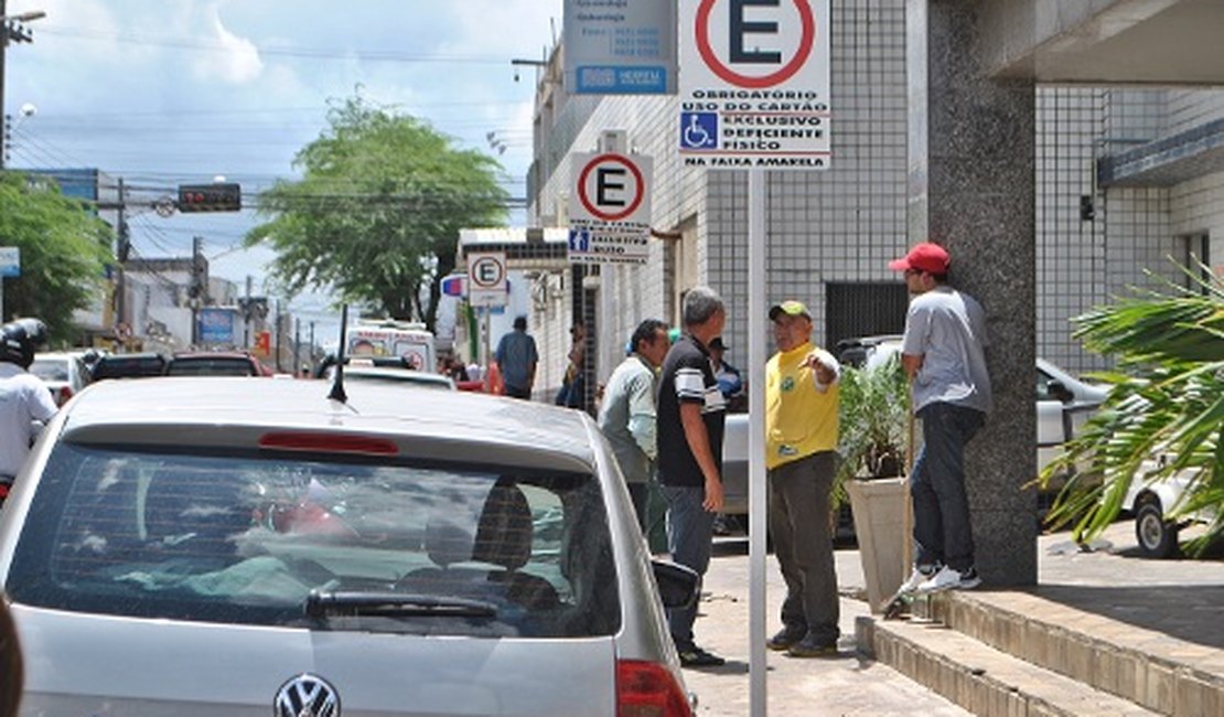 SMTT intensifica fiscalização em estacionamento para deficientes