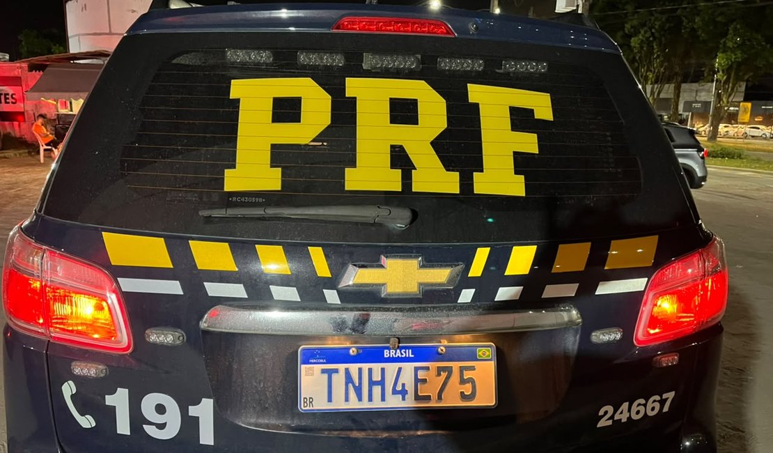 PRF apreende carro com queixa de roubo na parte alta de Maceió