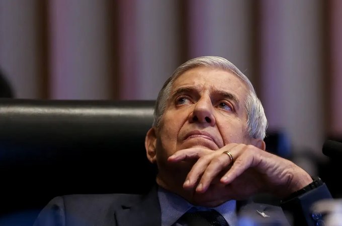 Moraes concede prisão domiciliar humanitária a Augusto Heleno