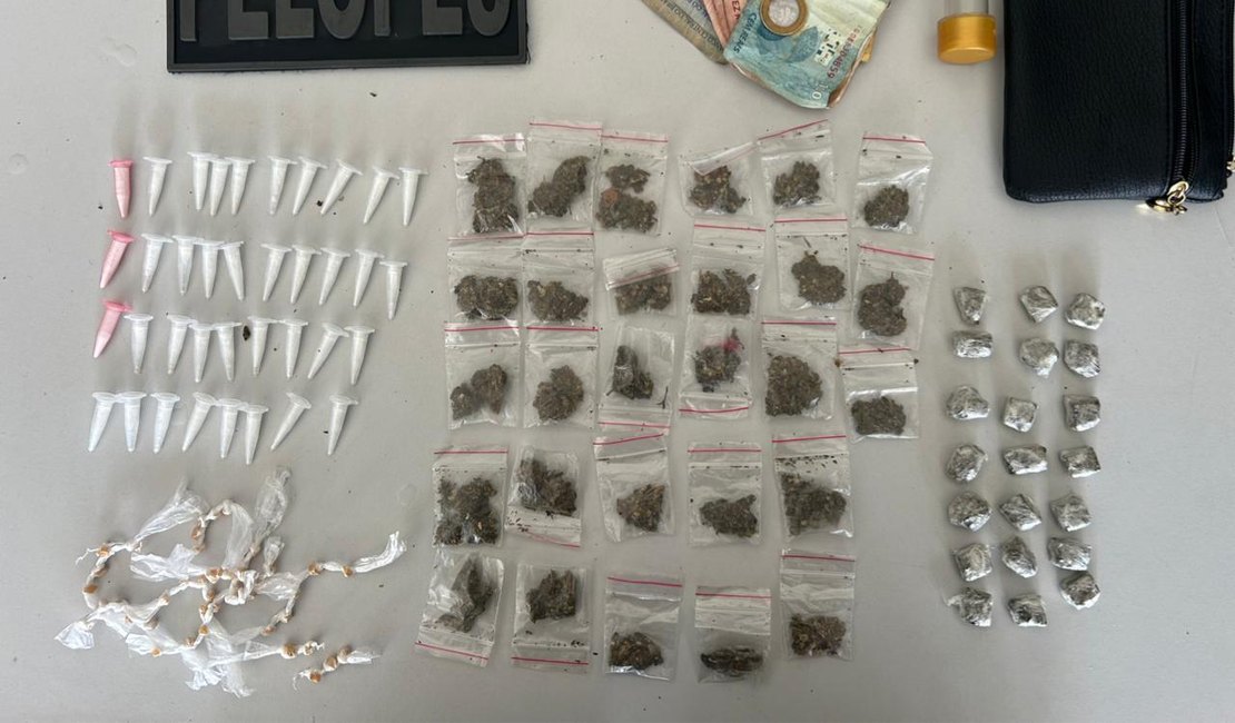 Porções de crack, cocaína e maconha são apreendidas em ação da PM no bairro Canafístula; homem foi preso em flagrante