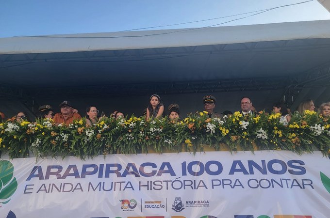 Desfile cívico reúne líderes políticos e população para celebrar o centenário de Arapiraca; assista