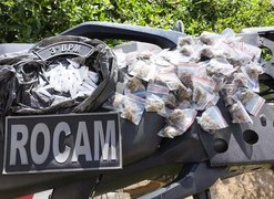 ROCAM prende suspeito por tráfico de drogas após tentativa de fuga no Conjunto Frei Damião, em Arapiraca