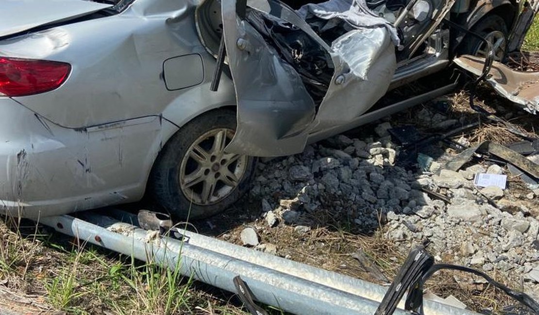 Grave acidente deixa motorista morto e uma pessoa ferida no interior de Alagoas