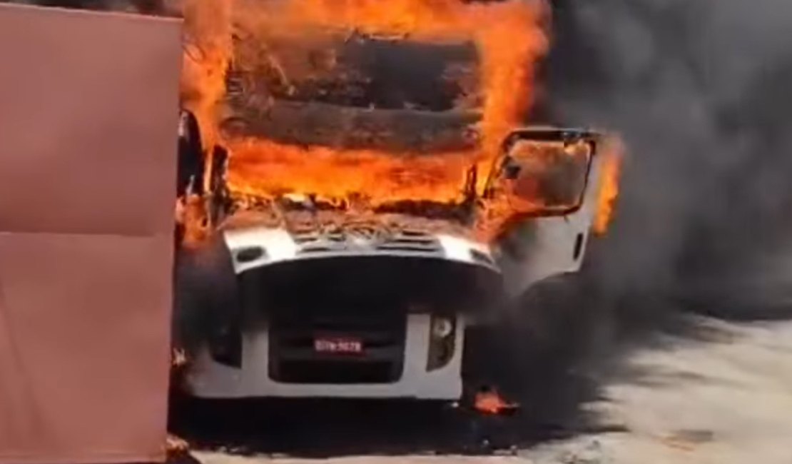 Carreta é destruída por incêndio durante serviço de solda no interior de Alagoas