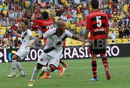 Com erro da arbitragem, Vasco perde para o Flamengo por 2 a 1