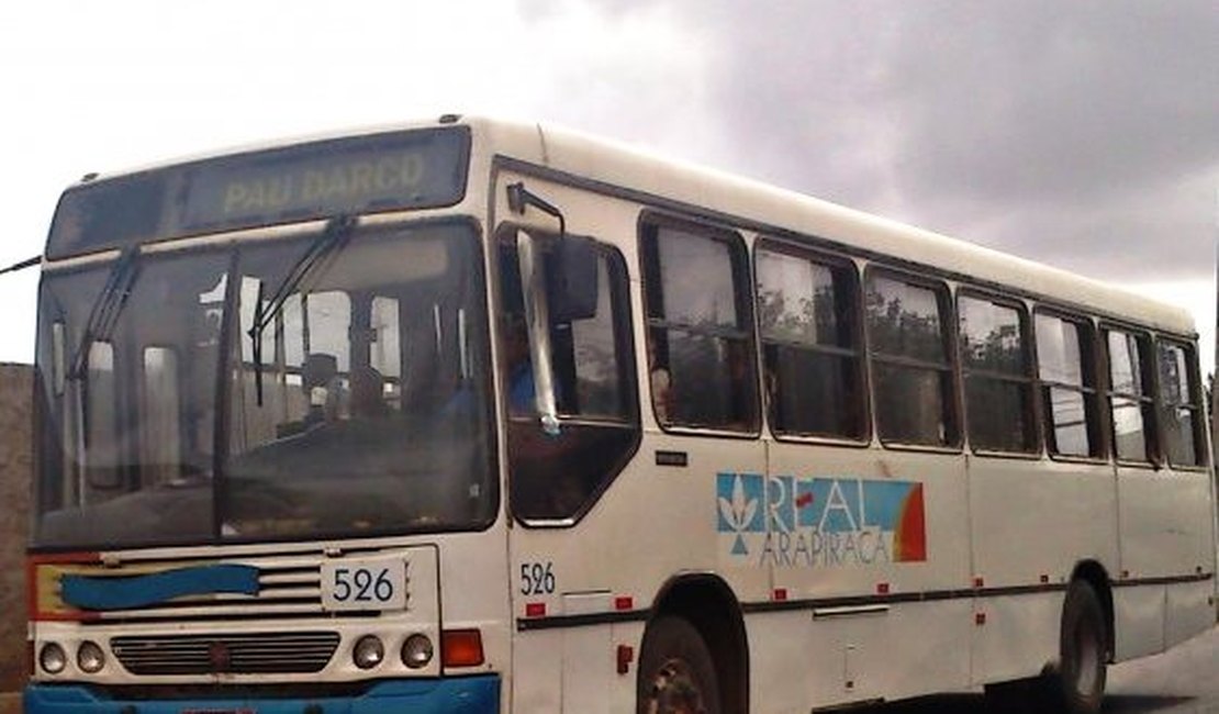 Bandido armado se passa por passageiro e assalta ônibus na zona rural de Arapiraca