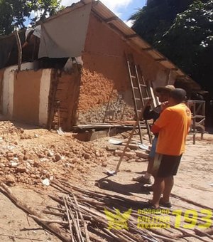 Casal de idosos fica sob escombros de casa após desabamento em Coqueiro Seco