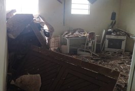 VÍDEO. Imagens mostram rastro de destruição em residência invadida por veículo em Campo Grande