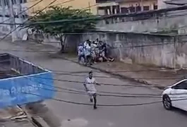 Homem é espancado por torcida organizada do CSA antes de jogo da Série D em Maceió