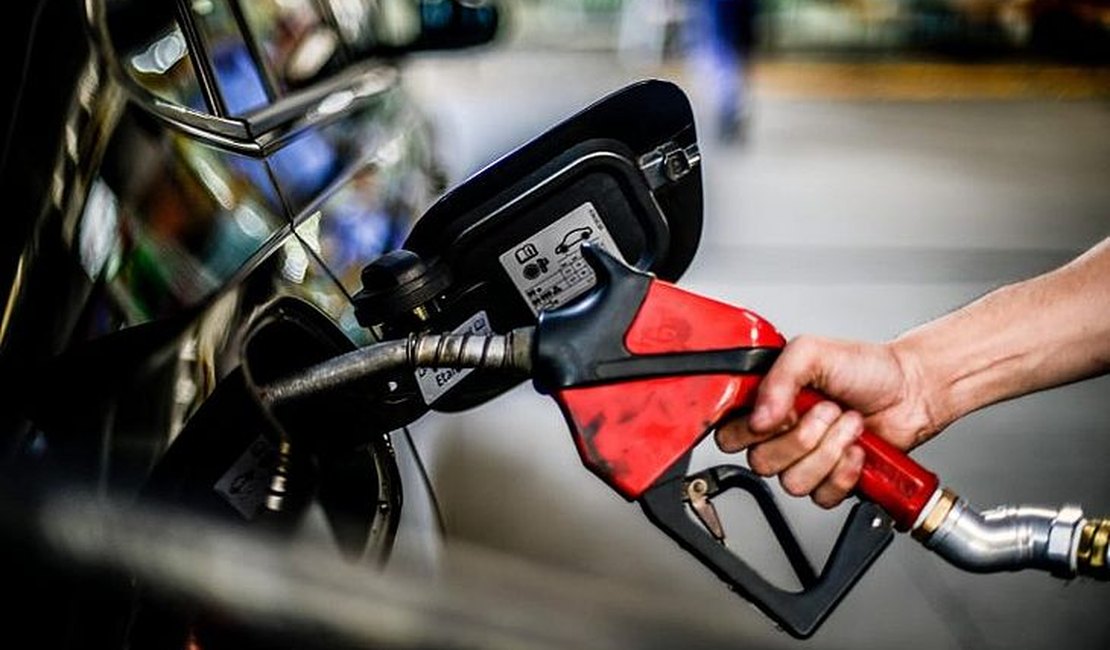 Puxada pela alta da gasolina, inflação sobe 0,71% em março