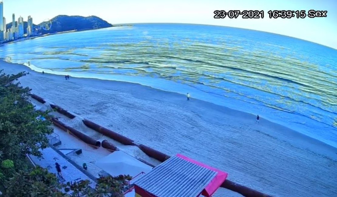 Alargamento da faixa de areia em Balneário Camboriú tem transmissão em tempo real