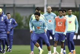 Com equipe completa, Ancelotti comanda atividade em Londres