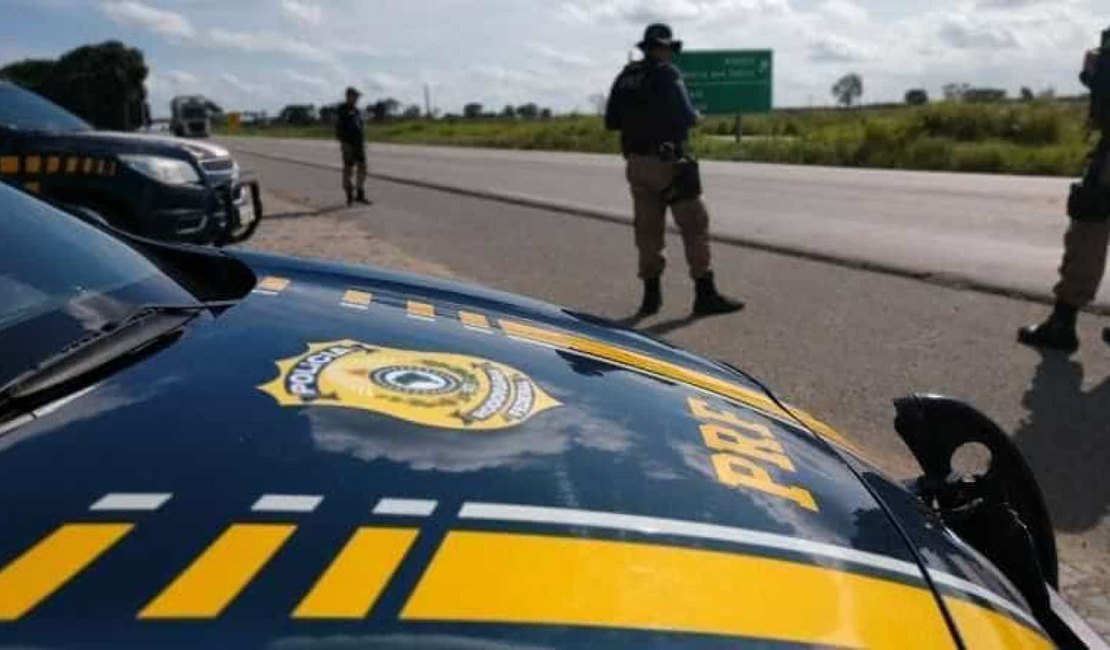 Polícia Rodoviária flagra casal transportando 1,26 milhão em carro de passeio