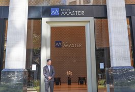 INSS bloqueia repasses a Master por problemas em consignados