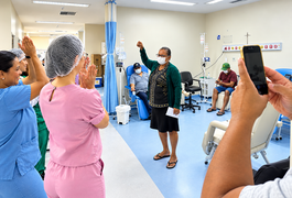 Após tratamento no Hospital Metropolitano, alagoana é curada do mesmo câncer que vitimou o cantor Netinho
