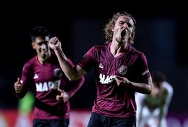São Paulo vira sobre Lanús, mas gol nos acréscimos elimina time da Sul-Americana