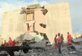 VÍDEO: Adolescente e homem morrem após edifício desabar em Olinda; cinco pessoas ficaram feridas