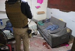 Homem mata amigo a facadas e esconde corpo embaixo de sofá na capital alagoana