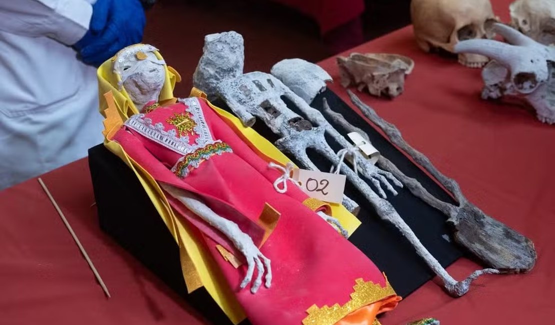 'Múmias extraterrestres' achadas no Peru são, na verdade, bonecos feitos com ossos de animais