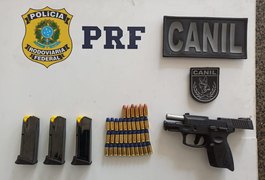 Durante abordagem a veículo de passeio, Canil e PRF apreendem arma de fogo, em São Sebastião