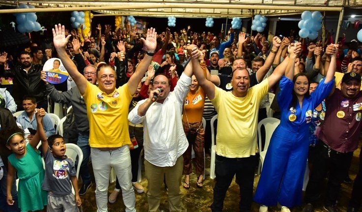Vereador Fabiano Leão promove reunião e apresenta seus candidatos