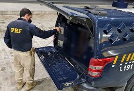 PRF prende homem com droga escondida dentro de máscara de proteção