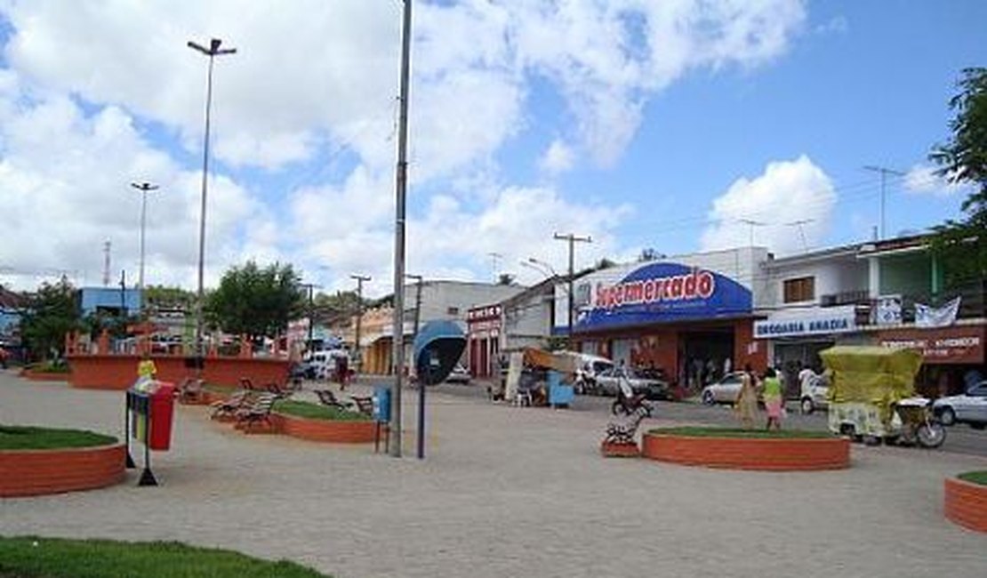 Homem é assassinado com golpes de madeira durante confusão em bar, em Anadia